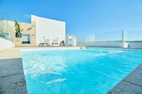 Luxury 2 BR Penthouse - Pool - close to Paceville
